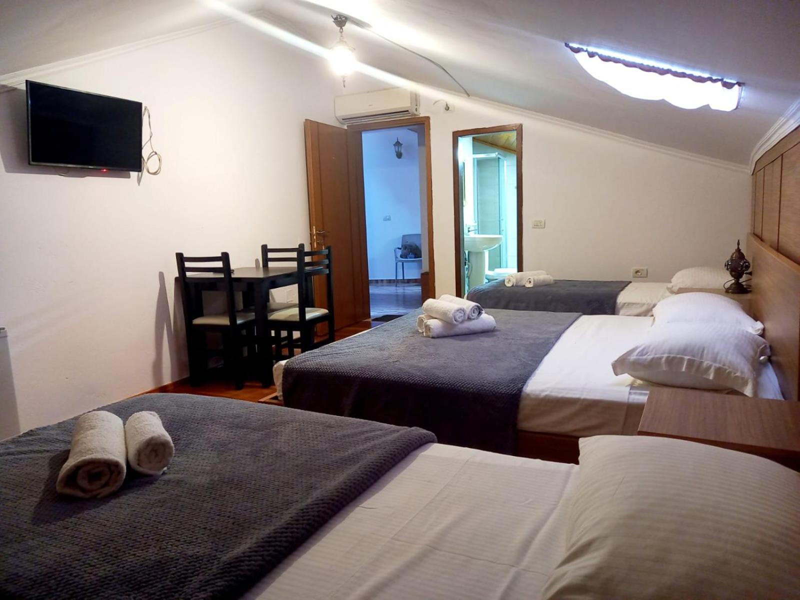 Demaj Bed & Breakfast *