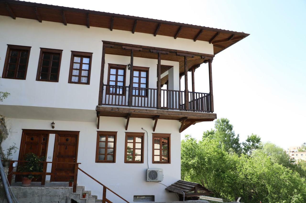 Demaj * Berat