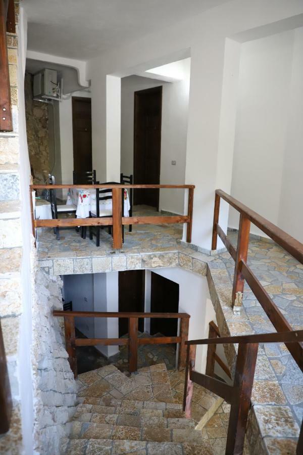 Demaj Bed & Breakfast *